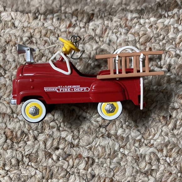 Hallmark Murray Fire Truck Christmas Ornament 1995 - Picture 3 of 9